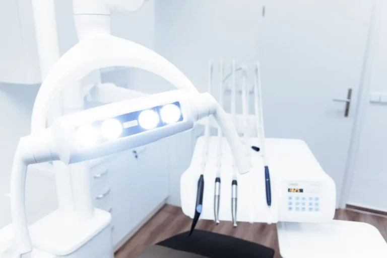 Implant dentaire : prix et ce qui est remboursé