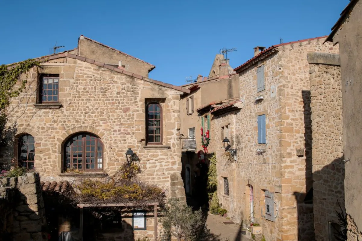 Week-end pas cher en France : comparatif gîte, camping, parc, voiture