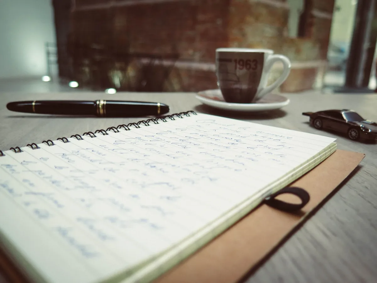 Cahier de transmission nounou : quoi y noter chaque jour