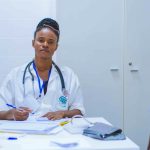 Choisir sa mutuelle avant l&rsquo;arrivée de bébé : les points à vérifier