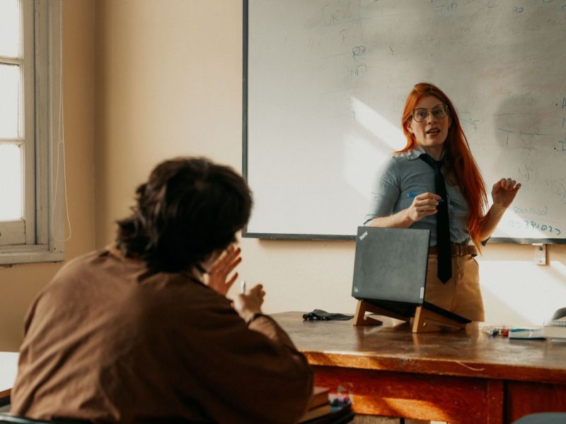 Comment réagir immédiatement face à un comportement déplacé en salle d