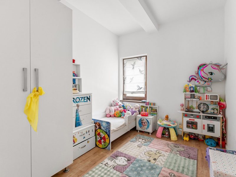 Lit cabane enfant : âge, normes et sécurité