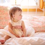 Premier lit d&rsquo;enfant : âge, normes et sécurité