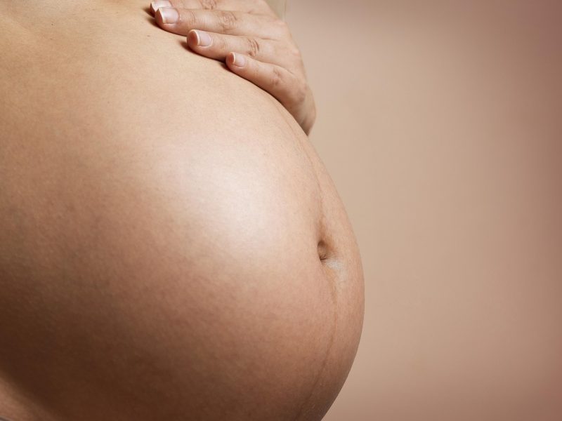 Prime à la naissance : montant, conditions et versement