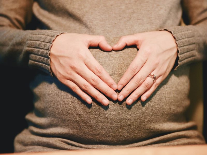 Signes de grossesse : symptômes précoces et signes d&rsquo;alerte