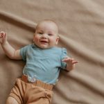 Fibres naturelles dans les vêtements de bébé : lire l&rsquo;étiquette