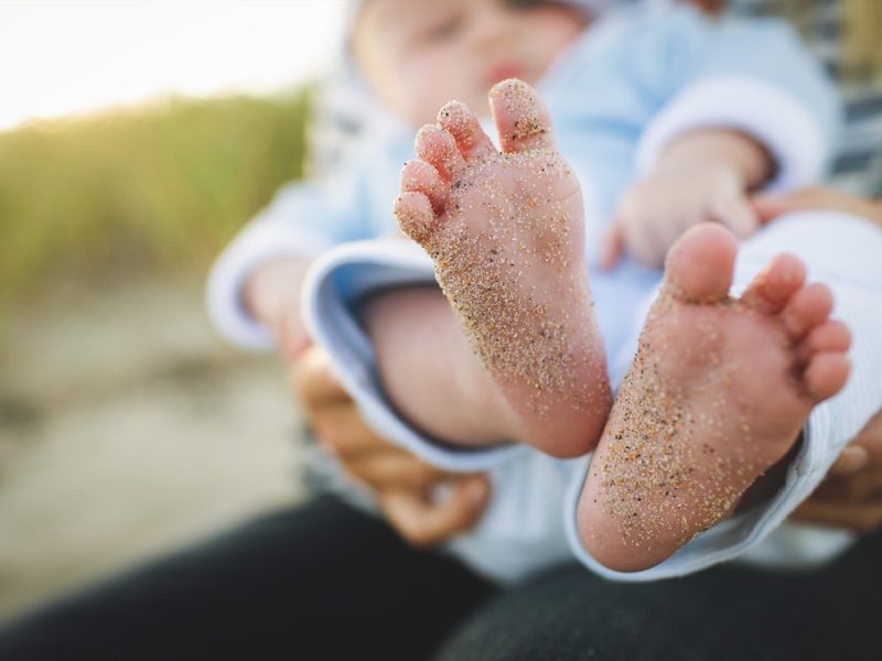 Microbiote intestinal de bébé : le comprendre par le jeu
