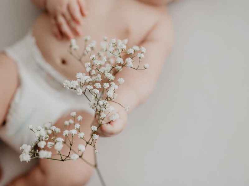 Congé de naissance : comment éviter la perte de vos aides sociales ?