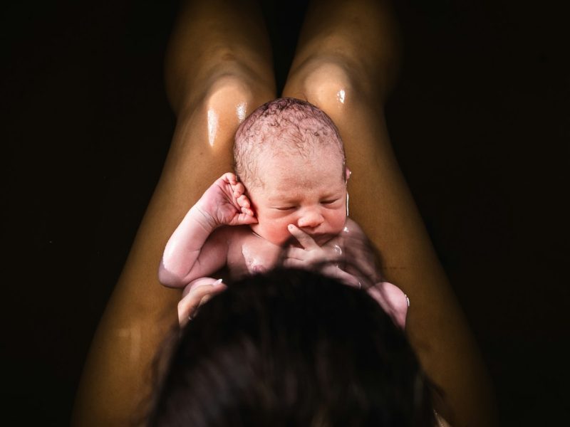 À partir d’aujourd’hui, un secret de naissance bouleverse deux sœurs jumelles