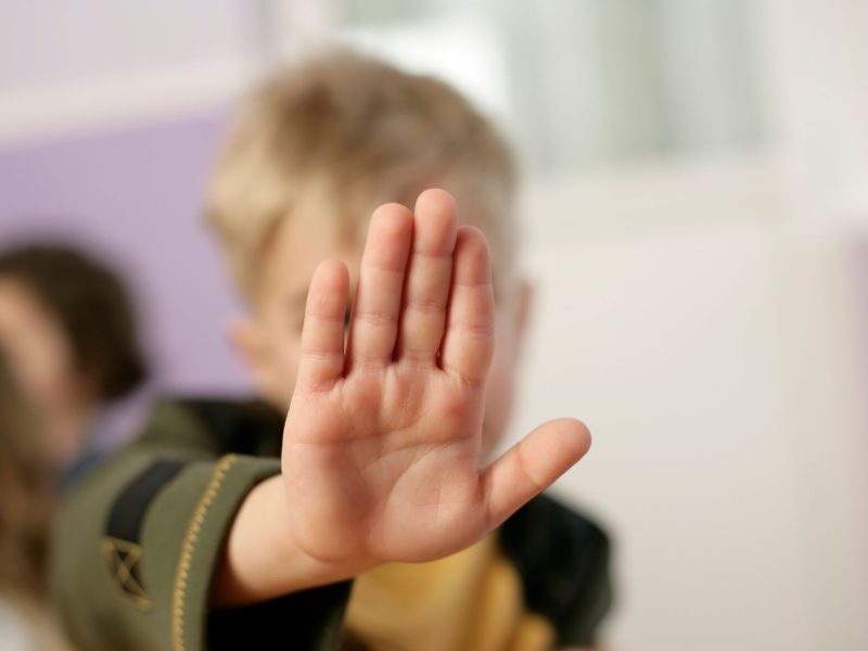 Quels signaux de violence chez l&rsquo;enfant ? Le guide qui vous éclaire