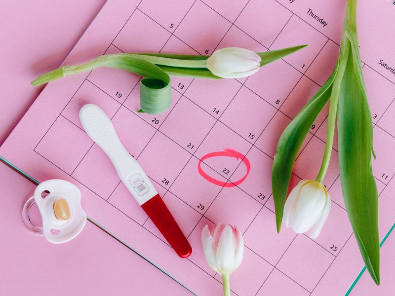 Signes de grossesse : lesquels prendre au sérieux, et quand ?