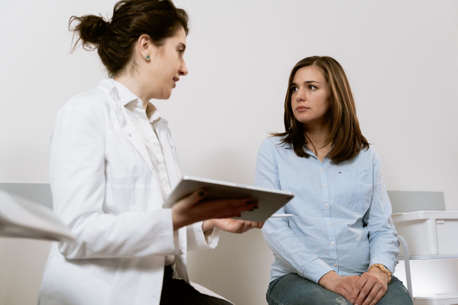 femme en consultation avec son médecin