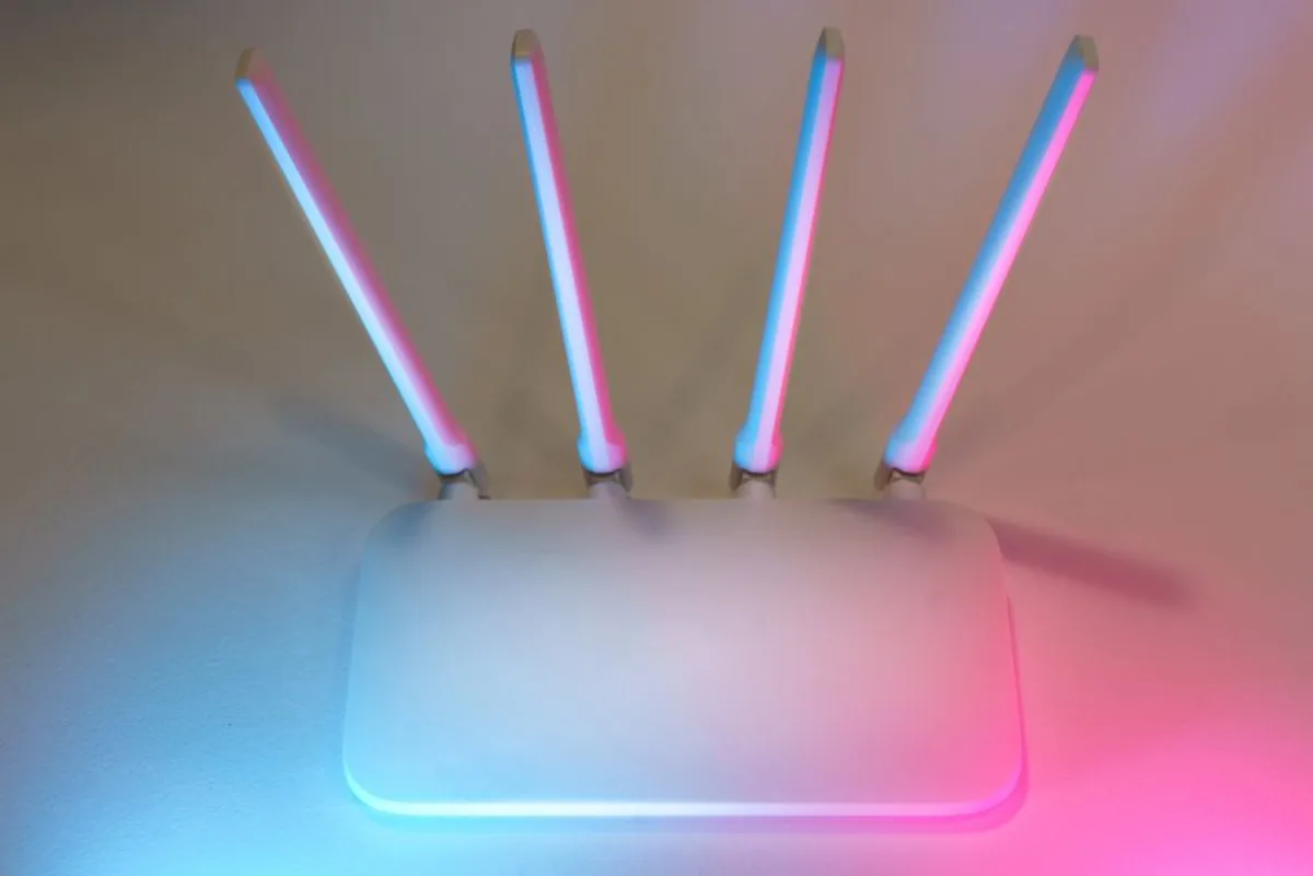 Schéma comparant engagement, frais de résiliation et portabilité du numéro fixe pour une box internet