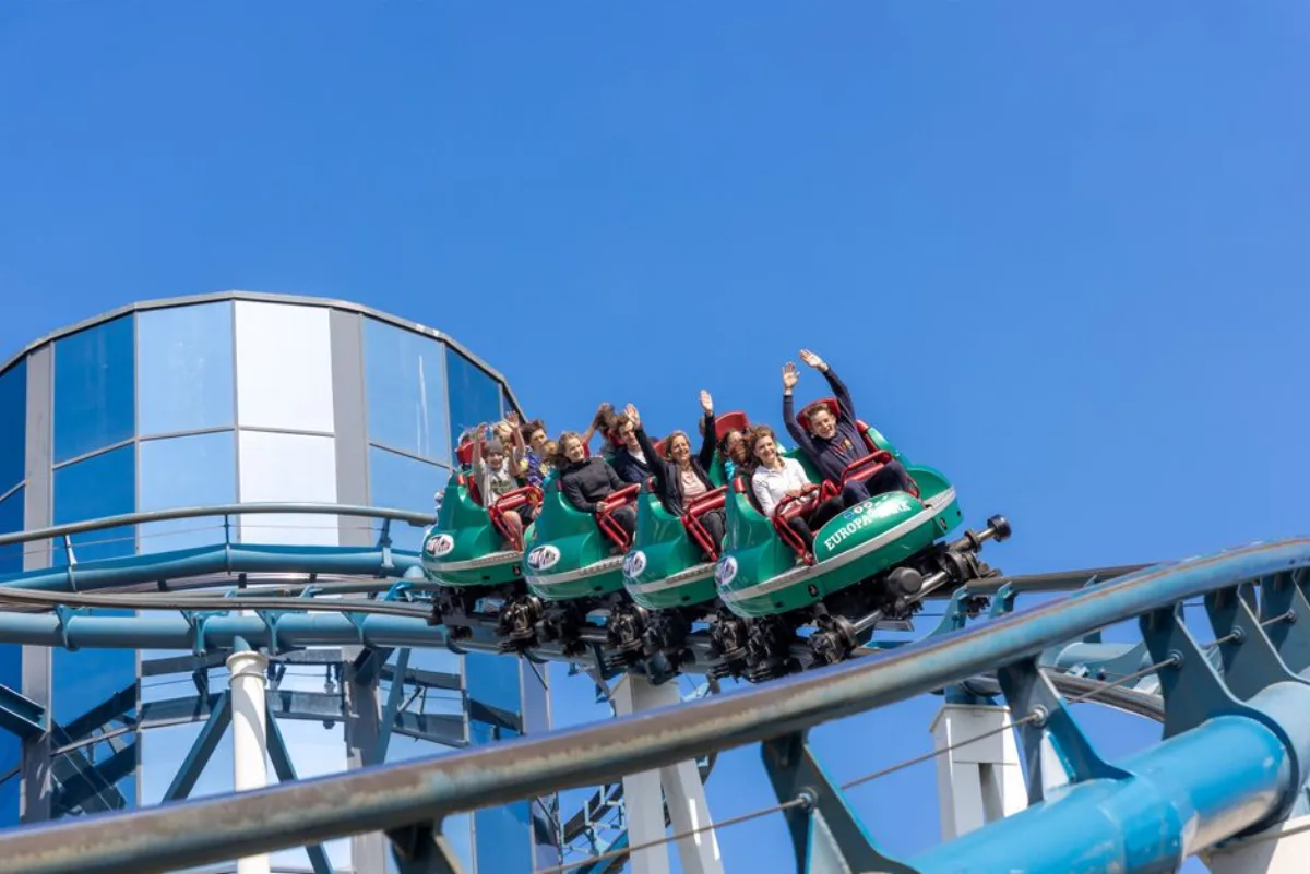 Carte des grands parcs d'attractions en France avec leurs dates d'ouverture 2026